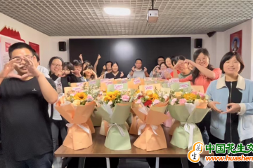 感恩母愛，花傳祝福 ()