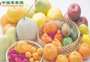 湖北武汉：多种水果价格下滑 ()