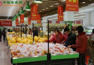山东济南：冬令水果上市价格实惠 ()
