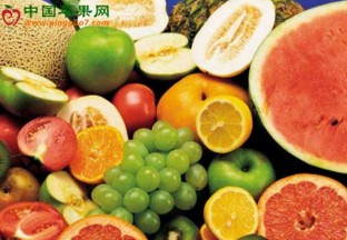 天津：进口水果种类丰富 ()