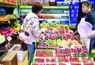 广西玉林：进口水果受热捧 ()