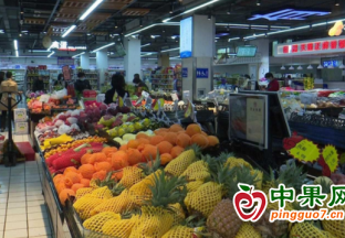 应季水果大量上市 价格降了15%左右 ()