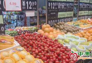 阜阳：时令水果上市 价格明显回落 ()