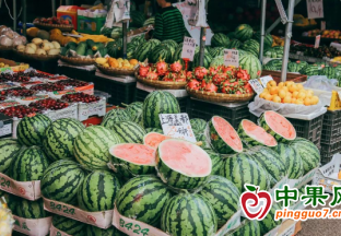 柳州：夏季水果缤纷上市 市民尝鲜正当时 ()
