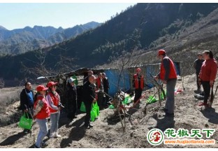 泸定县春耕生产技术培训到田间 ()